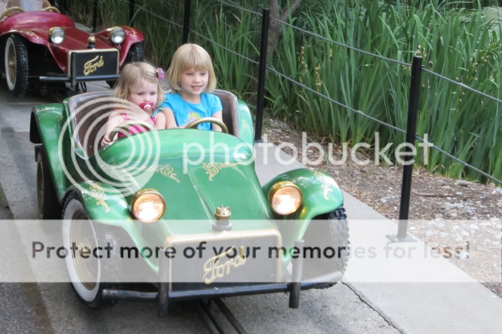 IMAGE: http://i416.photobucket.com/albums/pp241/tkbslc/lens%20samples/IMG_0181.jpg