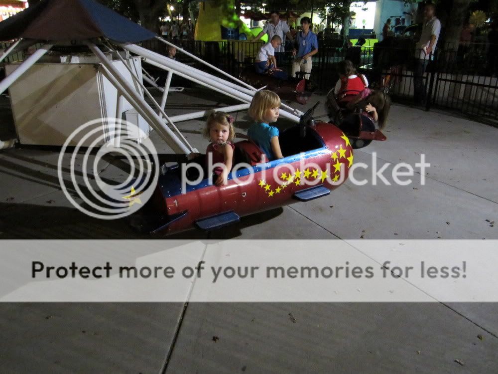 IMAGE: http://i416.photobucket.com/albums/pp241/tkbslc/lens%20samples/IMG_0229.jpg